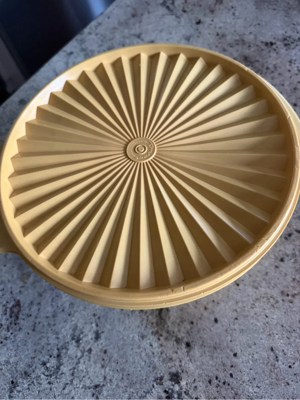 Vintage Tupperware Round Storage Bowl w/ Lid 881-4 880-3, 4qt / 17 C